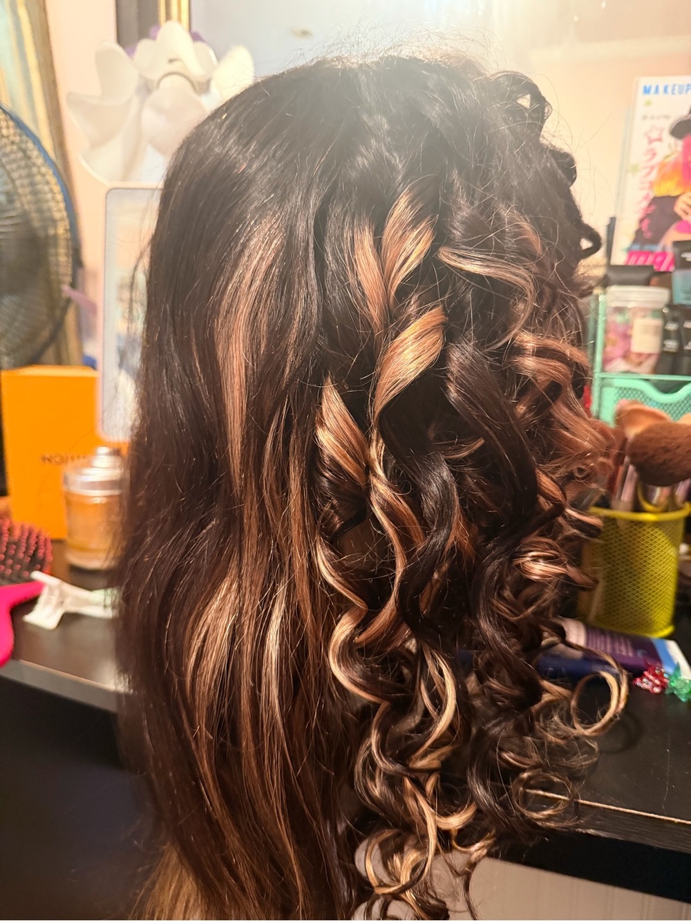 Human Natural-Look Dark Brown Hair with Blonde Highlights — Women Hair Styling